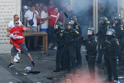 Сербские фанаты устроили столкновения с полицией на Евро-2024