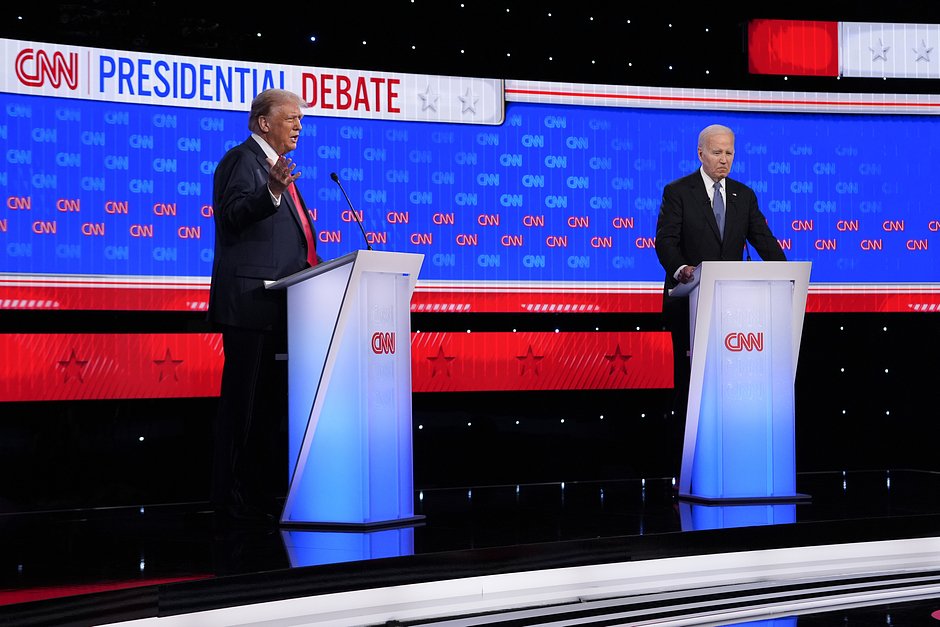 Кандидаты в президенты США Дональд Трамп и Джо Байден во время дебатов, Атланта, США, 27 июня 2024 года