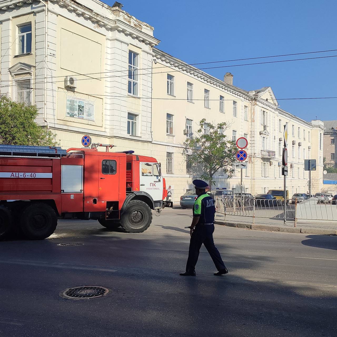 В Севастополе охранник ТЦ выгнал людей во время воздушной тревоги из-за  конца рабочего дня: Происшествия: Россия: Lenta.ru