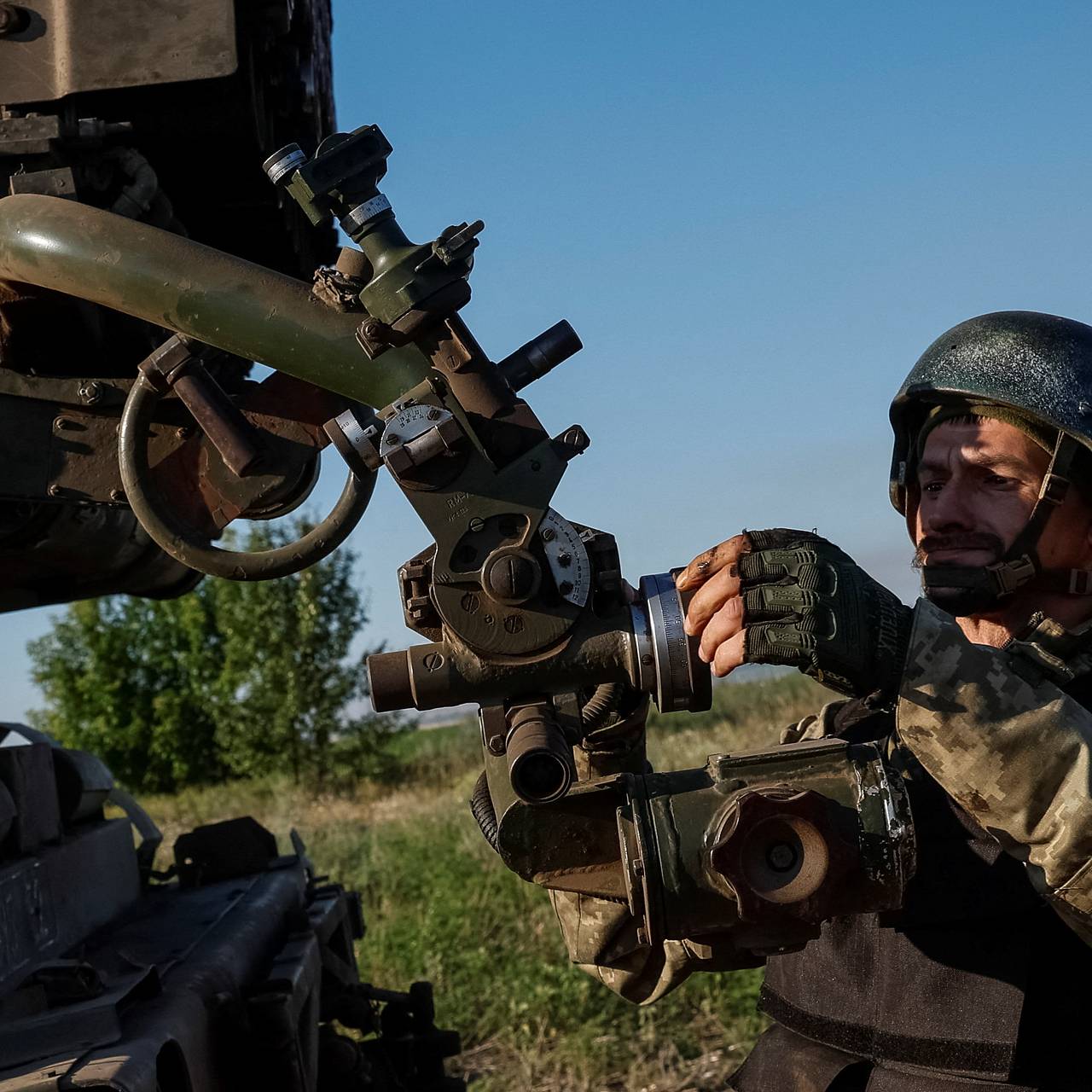 В Донецке в жилой дом попал кассетный боеприпас: Украина: Бывший СССР:  Lenta.ru