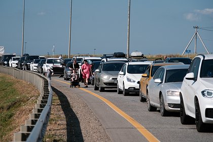 В пробке на Крымском мосту застряли больше тысячи машин