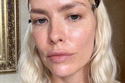 Жена российского миллиардера показала внешность без макияжа