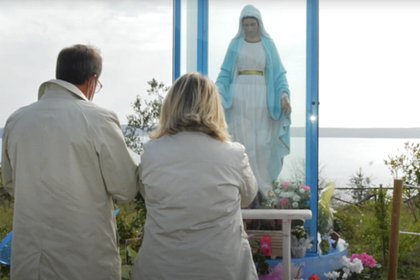 Знаменитую «плачущую кровью» статую Девы Марии признали фальшивкой
