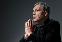 Невзорова и его жену признали экстремистским объединением. Российское имущество семьи журналиста решили изъять 