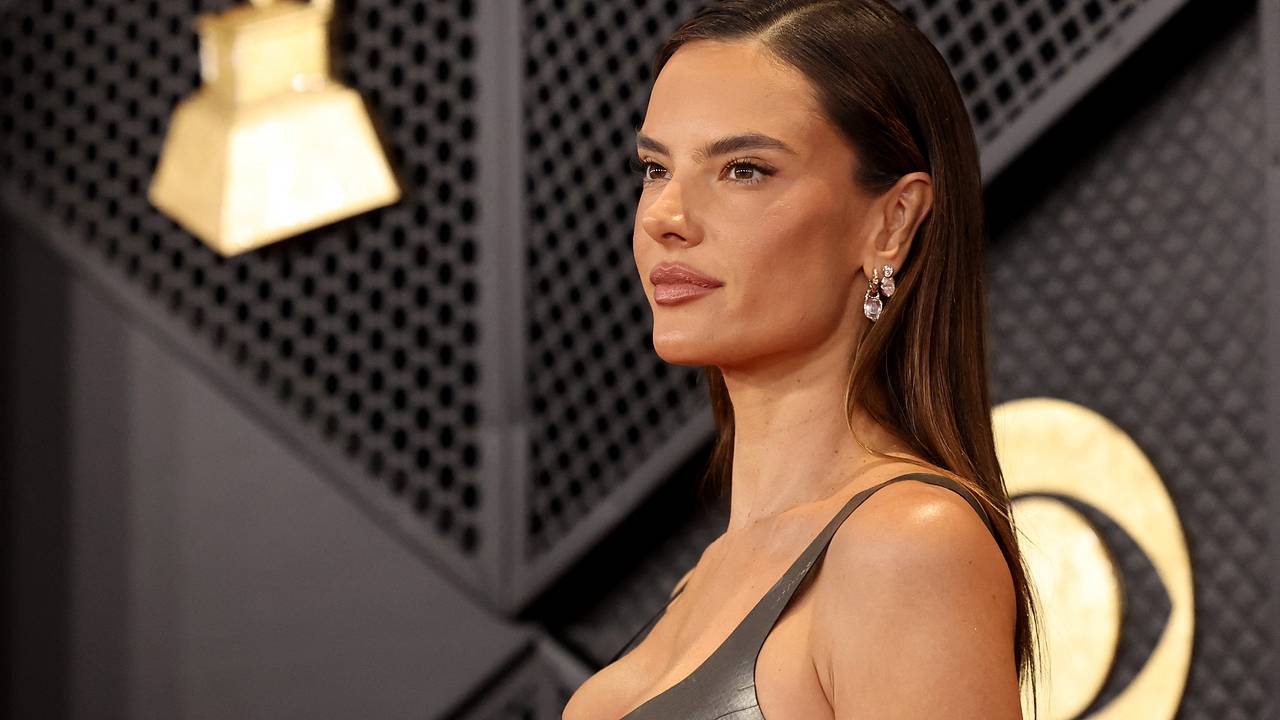 Нюша сиқырлы видеоны сорады