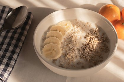Россиянам развеяли миф о пользе каши на завтрак