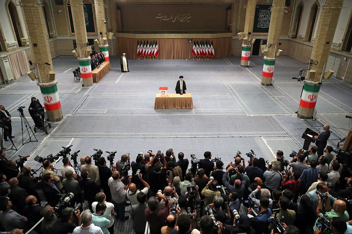Высший руководитель Ирана аятолла Али Хаменеи выступает во время второго тура президентских выборов, Тегеран, Иран, 5 июля 2024 года