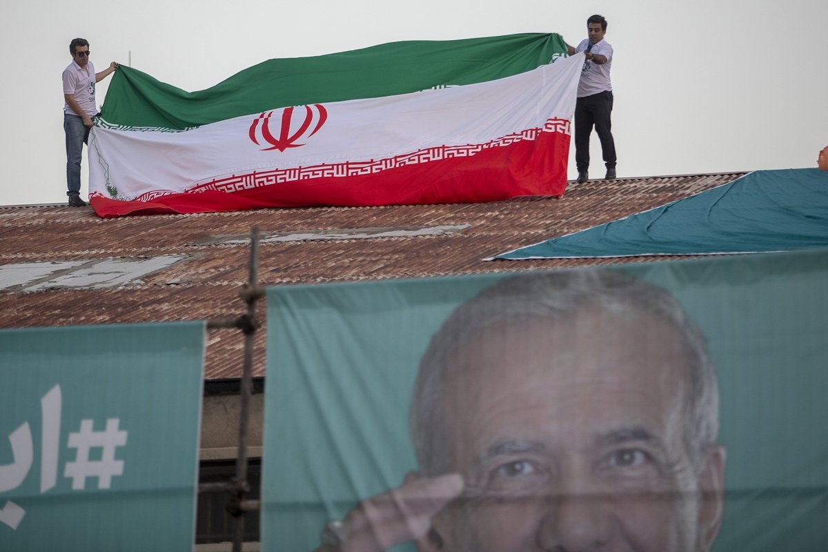 Митинг сторонников кандидата в президенты Масуда Пезешкиана в Тегеране, Иран, 3 июля 2024 года
