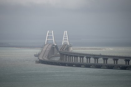 В очереди на Крымский мост образовалась пробка из сотен машин