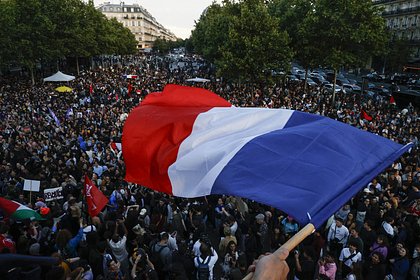 Второй тур выборов в парламент Франции завершен, Макрон не стал обращаться к нации. Кто сформирует новое правительство?