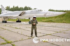 Спецслужбы Украины пытались завербовать российского летчика и угнать бомбардировщик. Почему их план провалился?