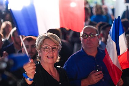 В Кремле назвали желаемых для России победителей на выборах во Франции