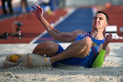 Российский легкоатлет-чемпион получил тяжелую травму после прыжка