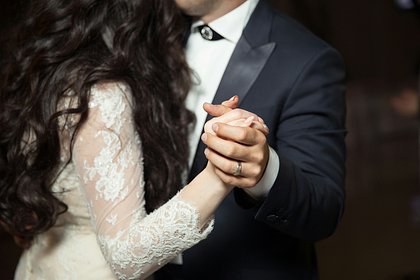 Жених с невестой и гостями попали под суд за стрельбу на свадьбе в российском городе