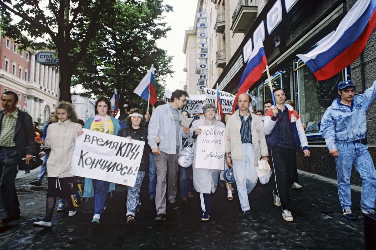 Валерия Новодворская на несанкционированном митинге «Демократического союза» по поводу первой годовщины событий в КНР, 1990 год