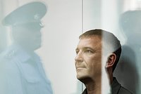 Генерал Попов попросил возбудить дело против адвоката. Ему не понравились комментарии о способе смягчить вину военному 