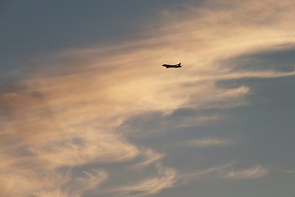 Самолет Boeing с пассажирами на борту задел хвостом взлетную полосу и попал на видео