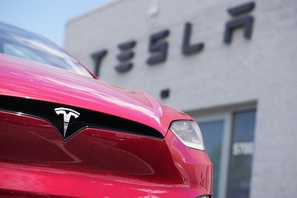 Акции Tesla обрушились после решения компании перенести выпуск роботакси