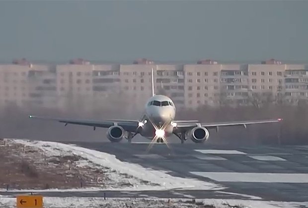 Жертвами авиакатастрофы SSJ 100 в Подмосковье стали трое пилотов. Что командир сказал жене перед трагедией?