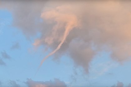 Пугающие облака-воронки зависли над российским регионом