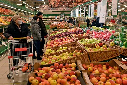 В России сравнили цены местных и импортных яблок