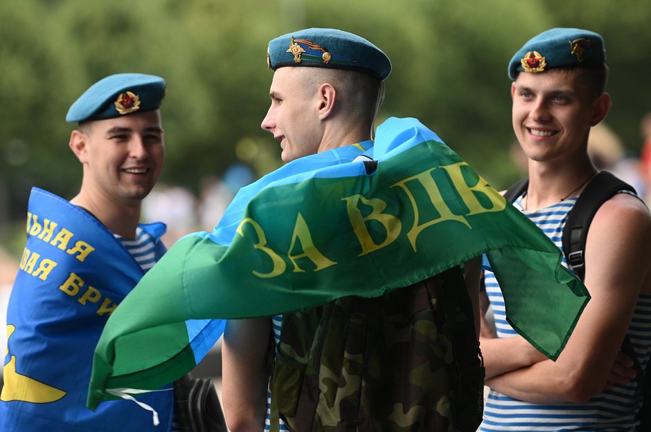 Тату ВДВ - символика, основные значения и эскизы на плече, руке, ладони, ребре, спине