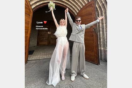 Невесту обругали в сети за непристойное платье для венчания в церкви