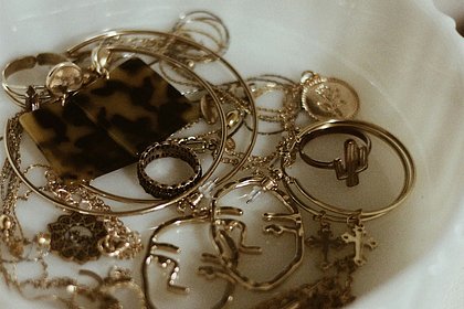 Женщины украли и проглотили золото на 2,6 миллиона рублей