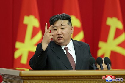 Ким Чен Ын принял военную делегацию России