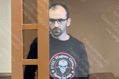 В Петербурге суд посадил лидера скинхедов Чибиса за фото его тату со свастикой