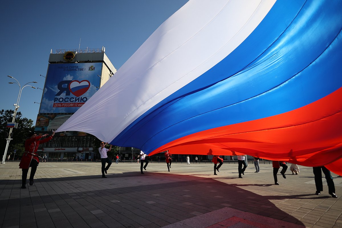 День Государственного флага Российской Федерации празднуют 22 августа