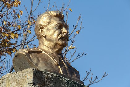 В российском городе бюст Сталина лишился головы