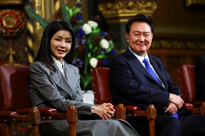 Первую леди Южной Кореи допросили из-за скандала с дорогими сумками