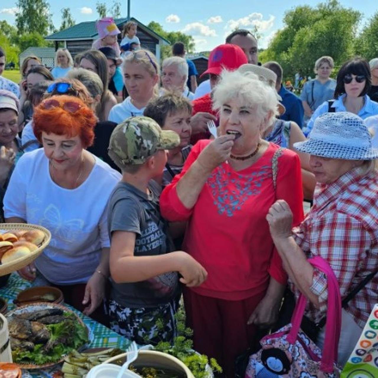 В Подмосковье прошел фестиваль «Луховицкий огурец»: Регионы: Россия:  Lenta.ru