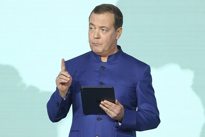 Пожелание Медведевым здоровья «старику» Байдену объяснили