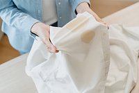 Как вывести пятна на одежде в домашних условиях: самые быстрые и надежные методы