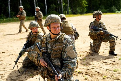 Латвия начала установку противотанковых укреплений на границе с Россией