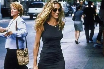 Откровенное платье героини «Секса в большом городе» из 90-х стало трендом в сети