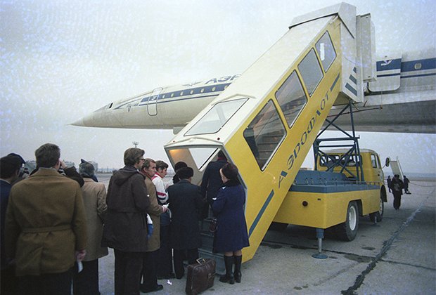 Посадка пассажиров на Ту-144 рейса Москва — Алма-Ата, 1 ноября 1977 года