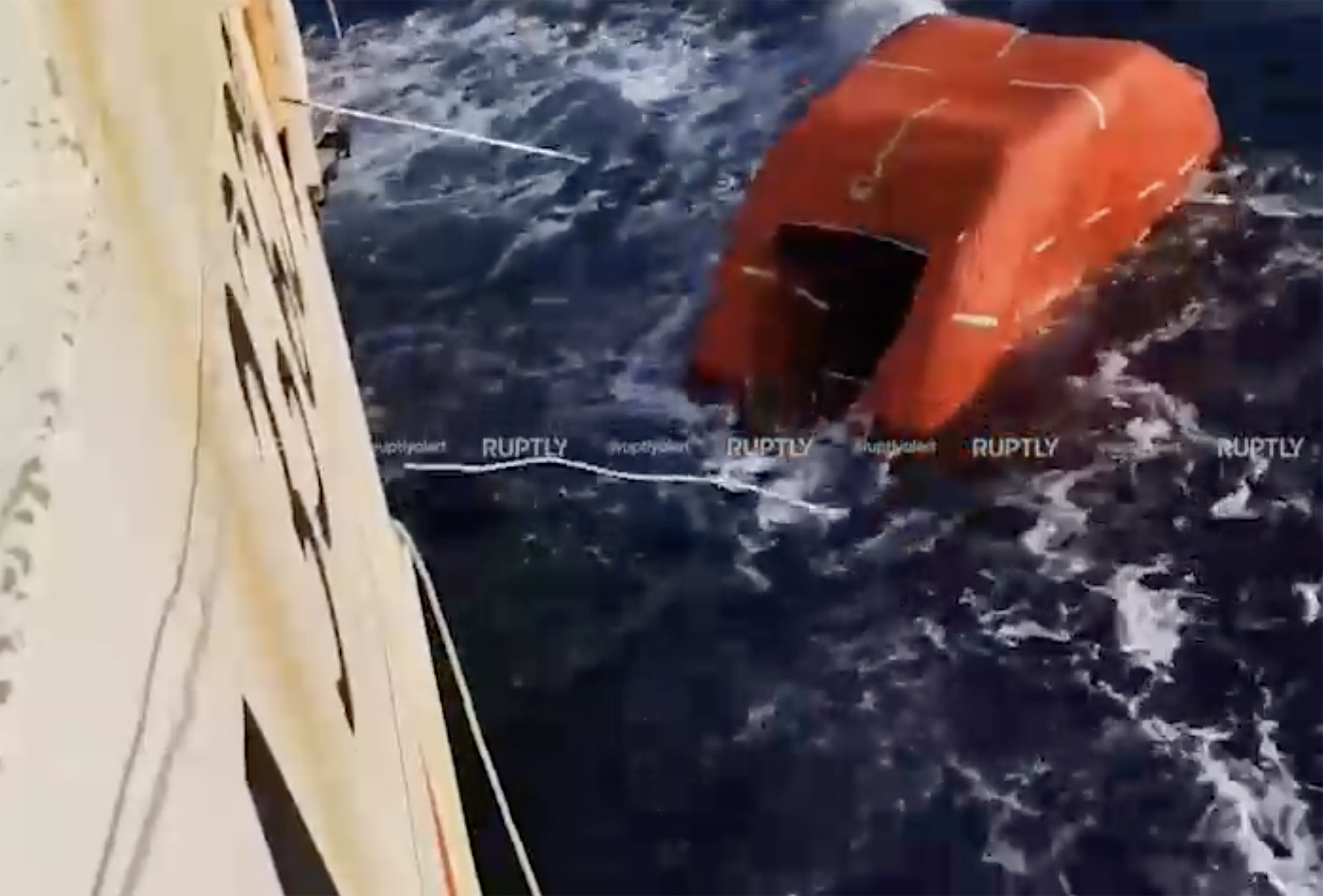 Кладбище затонувших кораблей. Затонувшая лодка. Ванино судно. Затонувшие паромы. Судно.