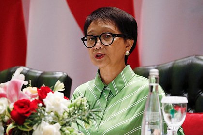 Глава МИД Индонезии захотела брошь как у Марии Захаровой