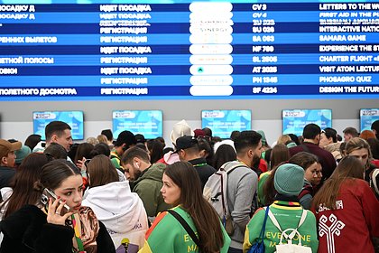 Десятки россиян оказались заблокированы в аэропорту из-за шторма