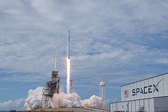 США приостановили запуск ракет Falcon 9 после аварии