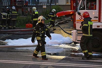 Сотрудники МЧС пострадали при тушении пожара в Москве