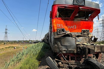 В РЖД назвали причину столкновения КАМАЗа с пассажирским поездом под Волгоградом