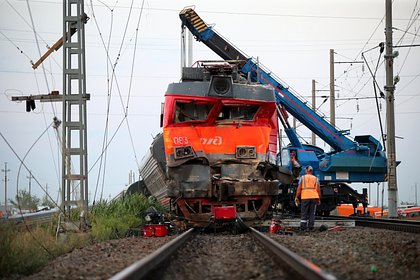 Стало известно о состоянии машиниста и проводников после крушения поезда под Волгоградом