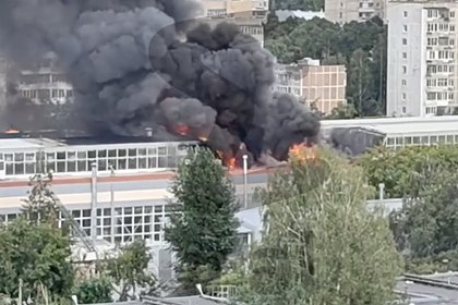 Пожар вспыхнул на территории входящего в ОПК российского завода
