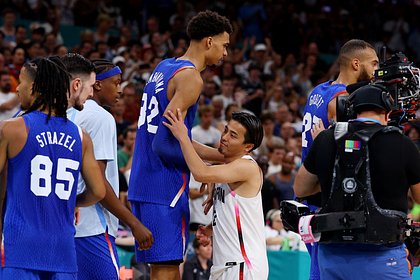 На Олимпиаде встретились самый высокий и самый низкий баскетболисты