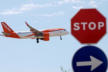 Пилот самолета с 193 пассажирами на борту упал в обморок во время полета