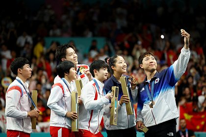 Призеры Олимпийских игр из КНДР и Южной Кореи сделали общее селфи на подиуме